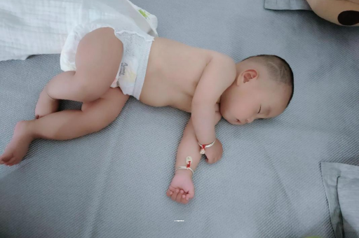 澳门几个月宝宝会抬头
